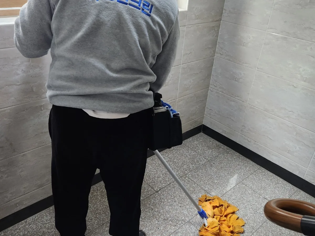 완도군 고금면 건물 복도·대기 동선 야간 위생청소 사례 - 행진크린