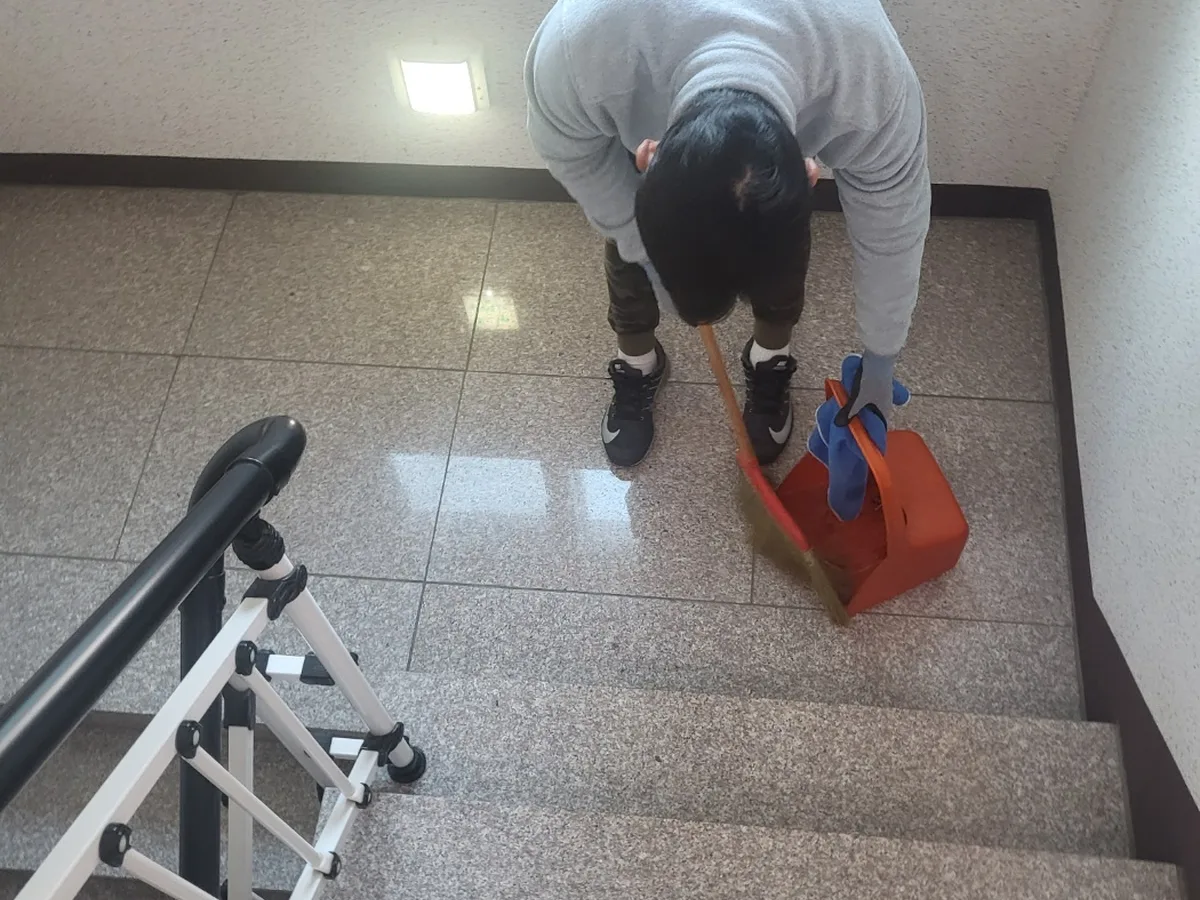 완도군 금일읍 건물 공동현관 장비 주변 정밀 위생청소 사례 - 행진크린